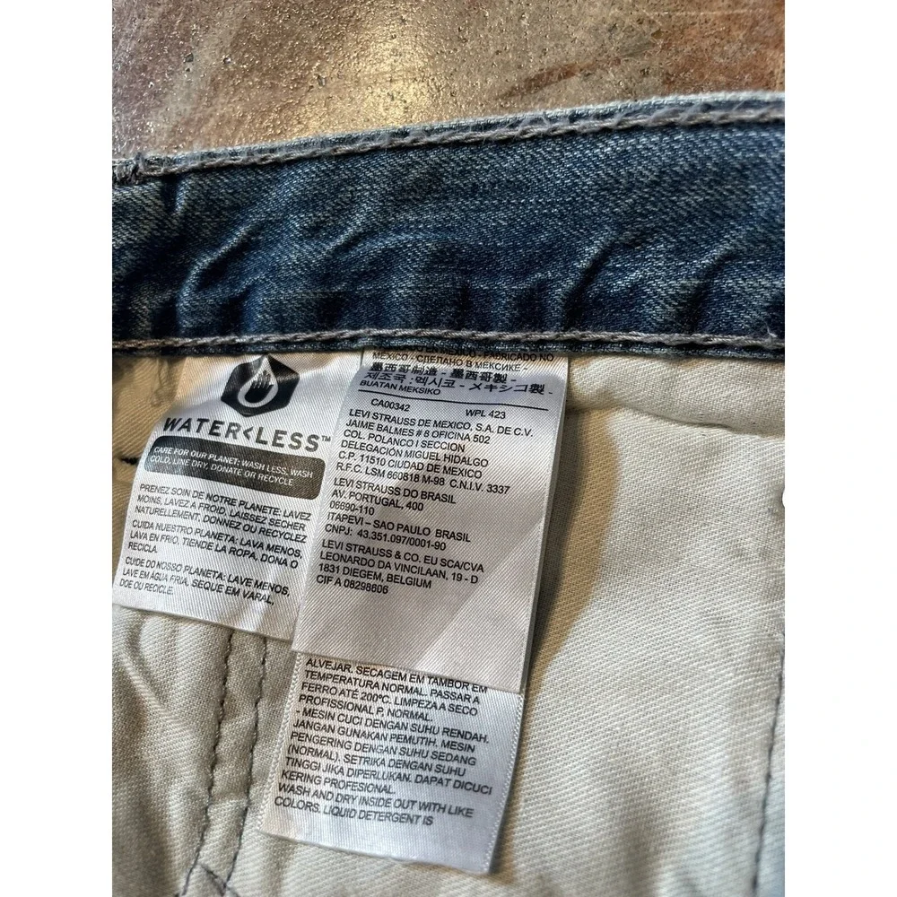 VTG‎ Levi's 514 Slim Straight Leg Leather Patch Light Blue Denim 38W x 30L *